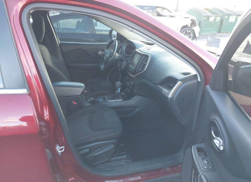 Photo 5 of 2017 Jeep Cherokee LATITUDE 4X4 (VIN 1C4PJMCS6HW544933)