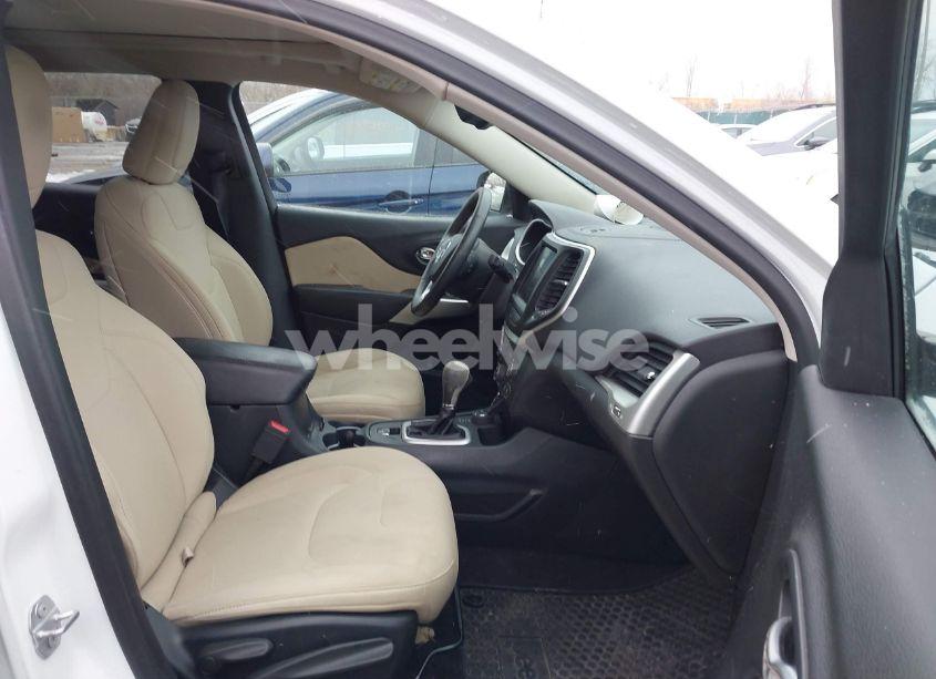 Photo 5 of 2017 Jeep Cherokee LATITUDE 4X4 (VIN 1C4PJMCS6HW599754)