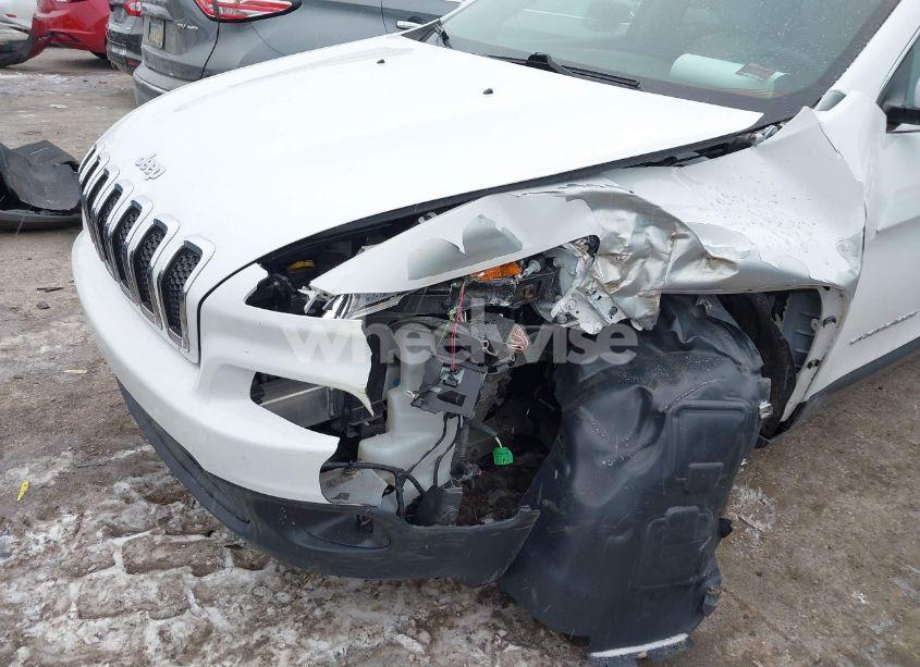 Photo 6 of 2017 Jeep Cherokee LATITUDE 4X4 (VIN 1C4PJMCS6HW599754)