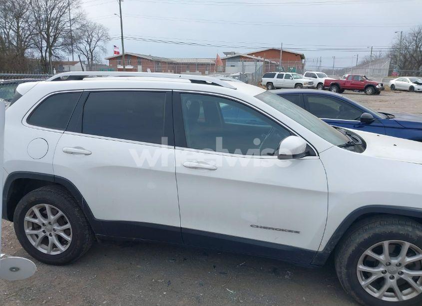 Photo 13 of 2017 Jeep Cherokee LATITUDE 4X4 (VIN 1C4PJMCS6HW633157)