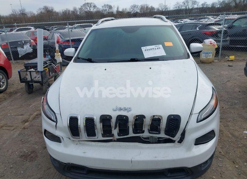 Photo 6 of 2017 Jeep Cherokee LATITUDE 4X4 (VIN 1C4PJMCS6HW633157)