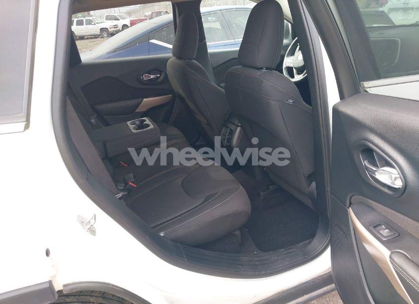 Photo 8 of 2017 Jeep Cherokee LATITUDE 4X4 (VIN 1C4PJMCS6HW633157)