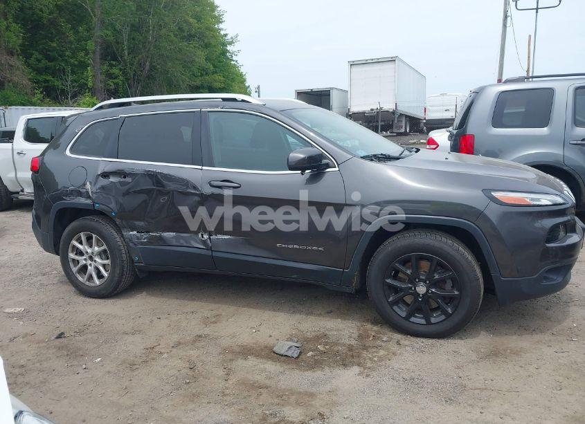 Photo 13 of 2017 Jeep Cherokee LATITUDE 4X4 (VIN 1C4PJMCS6HW649441)