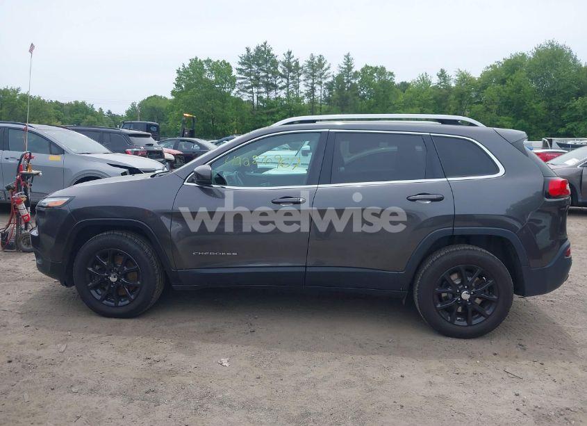 Photo 14 of 2017 Jeep Cherokee LATITUDE 4X4 (VIN 1C4PJMCS6HW649441)