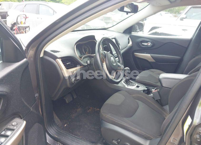 Photo 5 of 2017 Jeep Cherokee LATITUDE 4X4 (VIN 1C4PJMCS6HW649441)