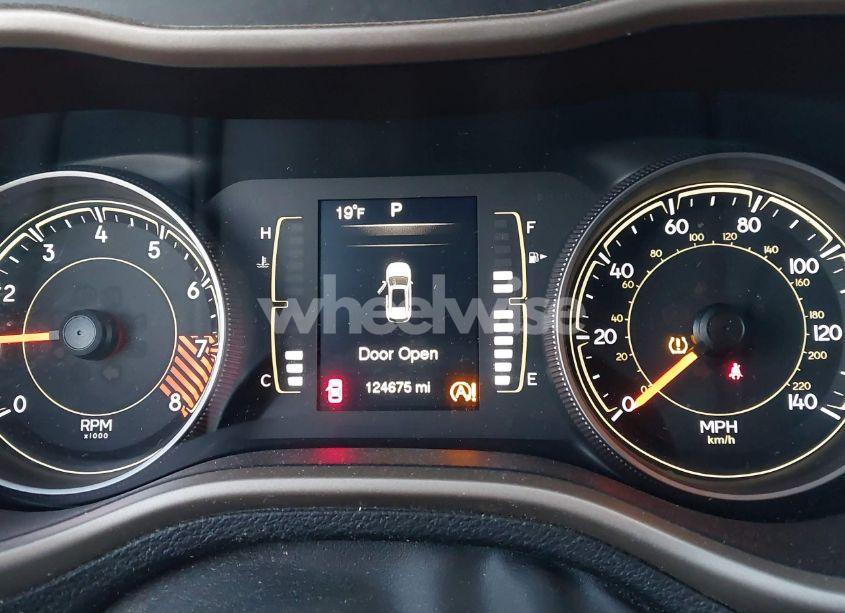 Photo 15 of 2015 Jeep Cherokee LATITUDE (VIN 1C4PJMCS7FW541214)