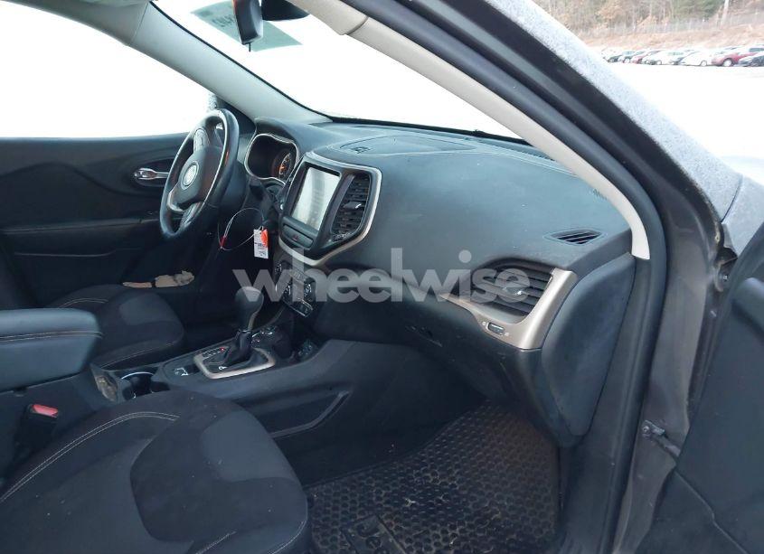 Photo 5 of 2015 Jeep Cherokee LATITUDE (VIN 1C4PJMCS7FW541214)