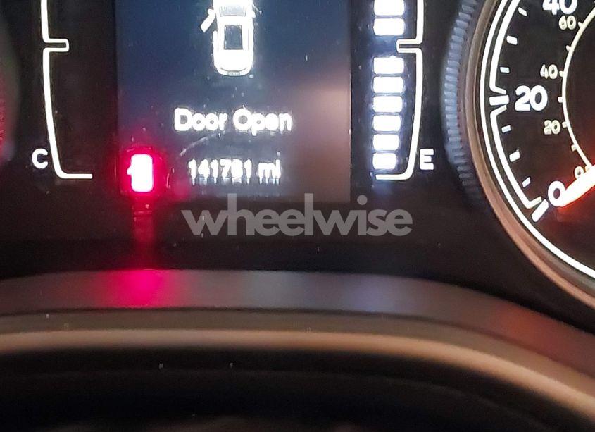 Photo 15 of 2015 Jeep Cherokee LATITUDE (VIN 1C4PJMCS7FW559681)