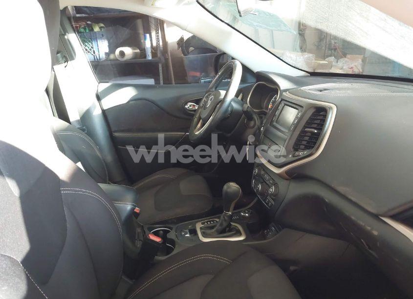 Photo 5 of 2015 Jeep Cherokee LATITUDE (VIN 1C4PJMCS7FW559681)