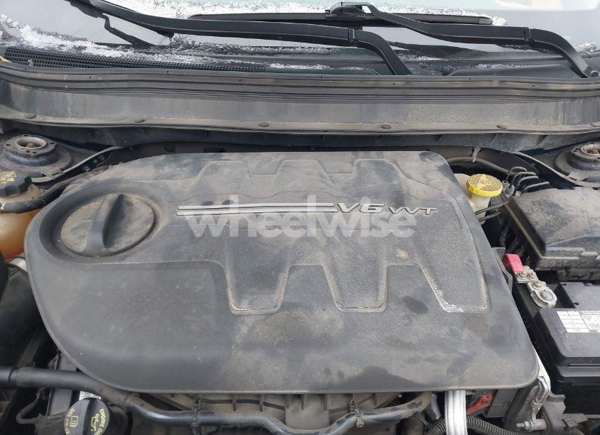 Photo 10 of 2015 Jeep Cherokee LATITUDE (VIN 1C4PJMCS7FW591949)