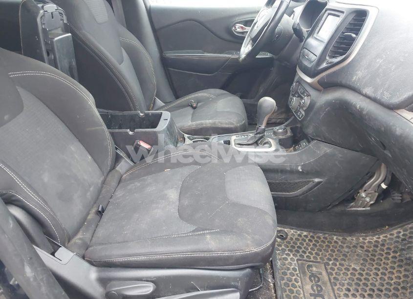 Photo 5 of 2015 Jeep Cherokee LATITUDE (VIN 1C4PJMCS7FW591949)