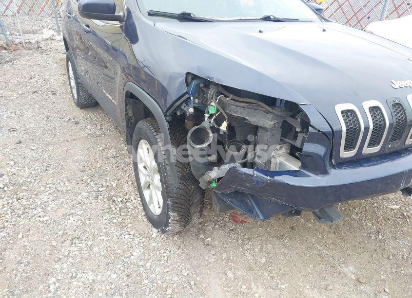 Photo 6 of 2015 Jeep Cherokee LATITUDE (VIN 1C4PJMCS7FW591949)