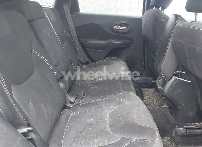 Photo 8 of 2015 Jeep Cherokee LATITUDE (VIN 1C4PJMCS7FW591949)