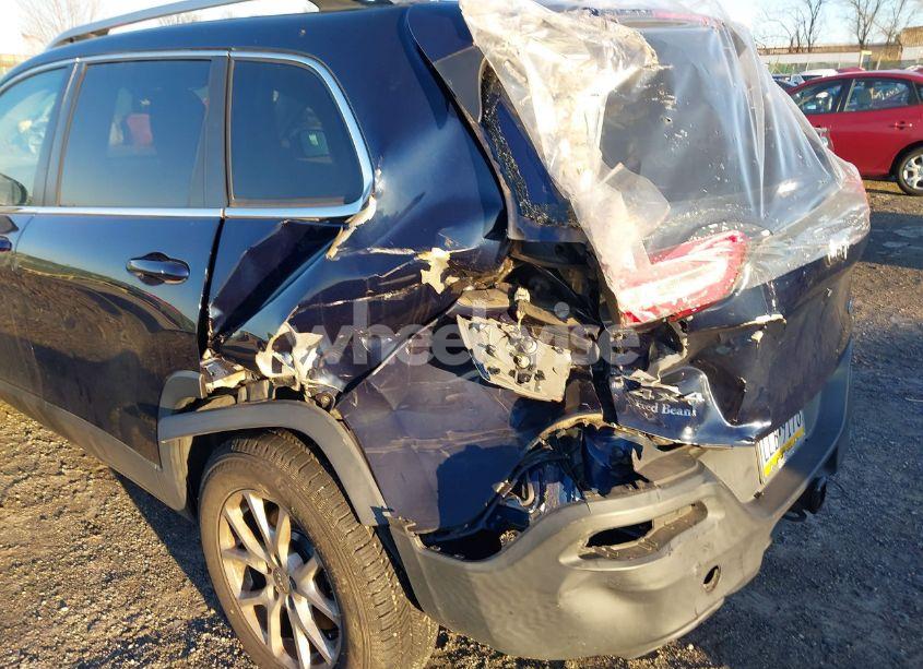 Photo 6 of 2015 Jeep Cherokee LATITUDE (VIN 1C4PJMCS7FW725505)