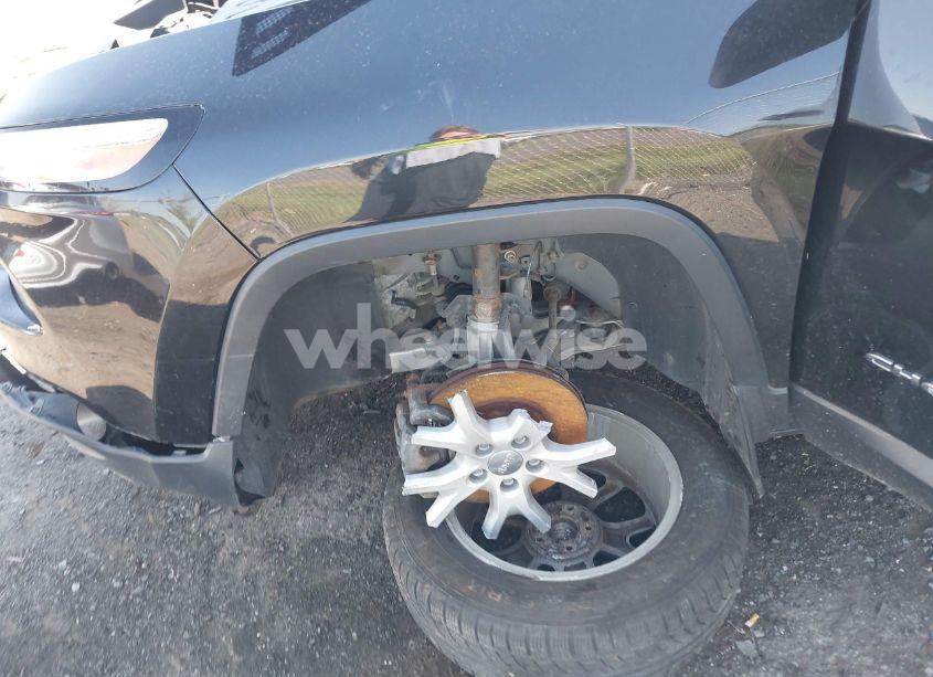 Photo 6 of 2015 Jeep Cherokee LATITUDE (VIN 1C4PJMCS7FW745348)