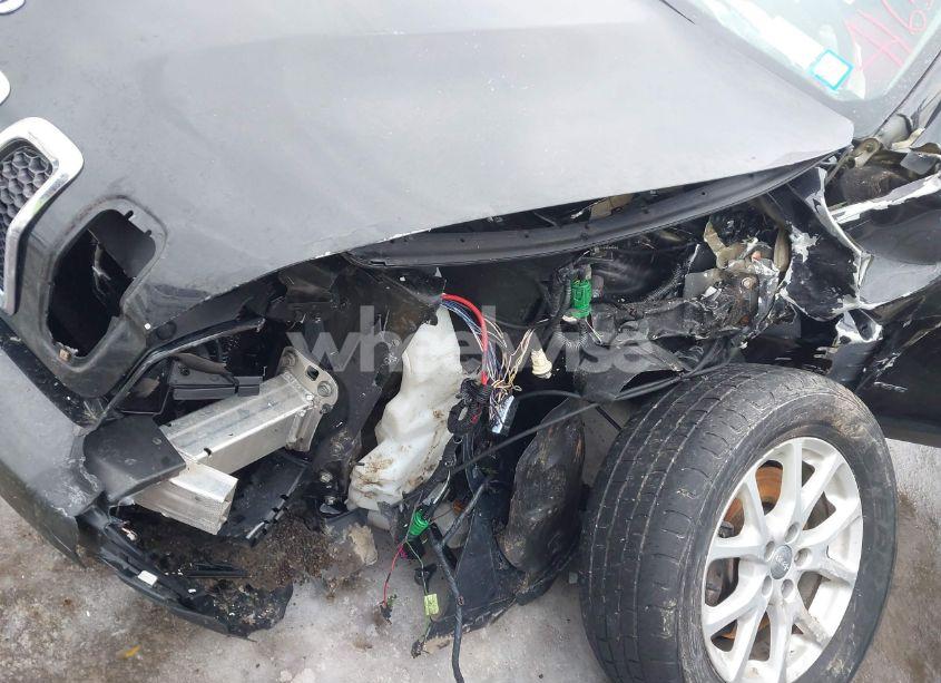 Photo 6 of 2015 Jeep Cherokee LATITUDE (VIN 1C4PJMCS7FW795294)