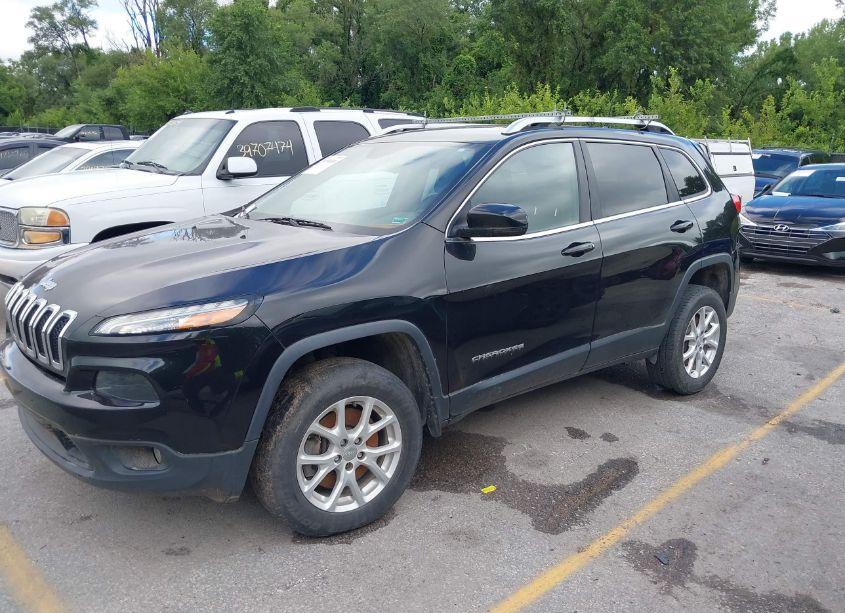 Photo 2 of 2016 Jeep Cherokee LATITUDE (VIN 1C4PJMCS7GW101530)
