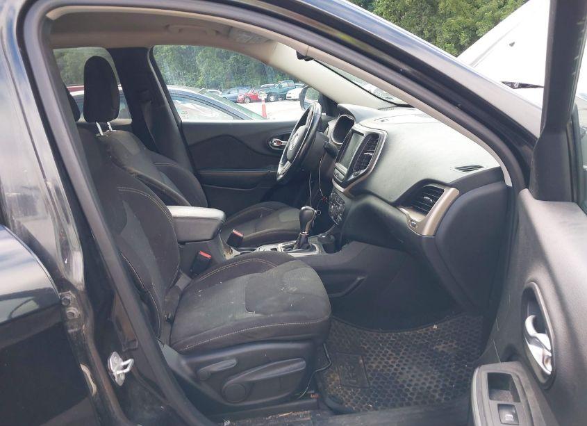 Photo 5 of 2016 Jeep Cherokee LATITUDE (VIN 1C4PJMCS7GW101530)