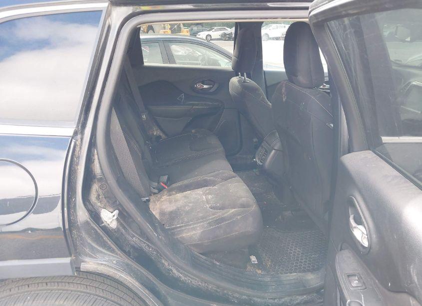 Photo 8 of 2016 Jeep Cherokee LATITUDE (VIN 1C4PJMCS7GW101530)