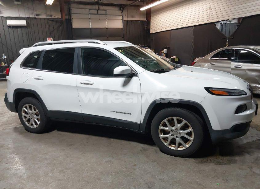 Photo 13 of 2016 Jeep Cherokee LATITUDE (VIN 1C4PJMCS7GW133779)