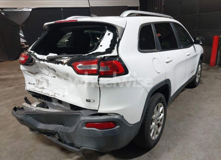 Photo 4 of 2016 Jeep Cherokee LATITUDE (VIN 1C4PJMCS7GW133779)