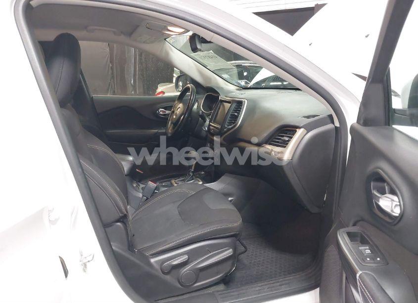 Photo 5 of 2016 Jeep Cherokee LATITUDE (VIN 1C4PJMCS7GW133779)