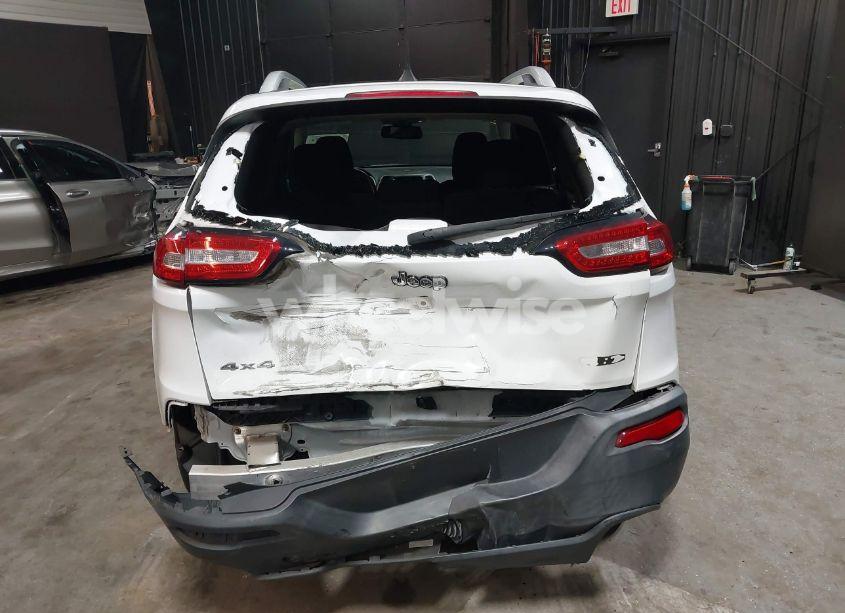 Photo 6 of 2016 Jeep Cherokee LATITUDE (VIN 1C4PJMCS7GW133779)
