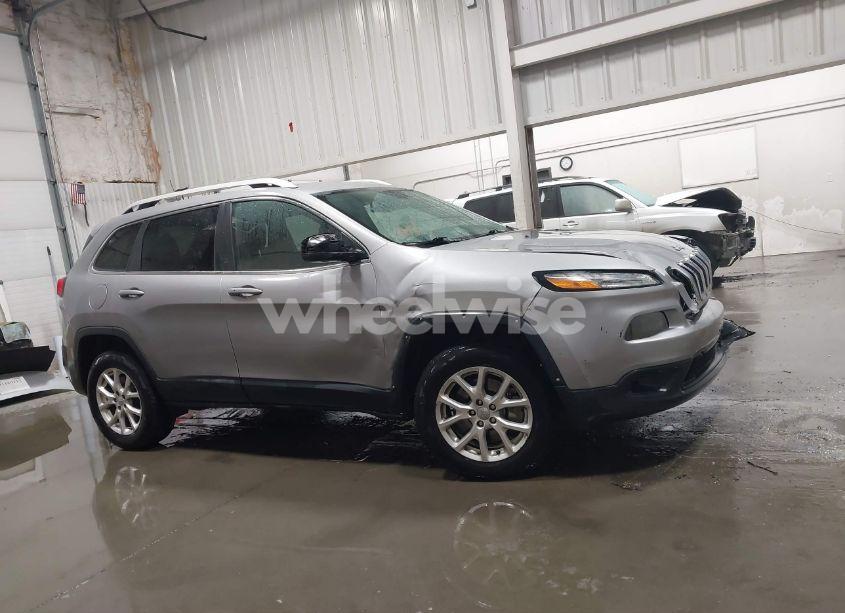 Photo 14 of 2016 Jeep Cherokee LATITUDE (VIN 1C4PJMCS7GW227726)