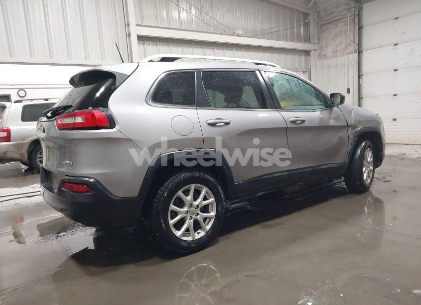 Photo 4 of 2016 Jeep Cherokee LATITUDE (VIN 1C4PJMCS7GW227726)