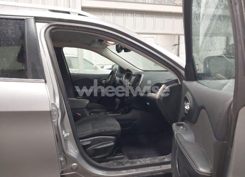 Photo 5 of 2016 Jeep Cherokee LATITUDE (VIN 1C4PJMCS7GW227726)