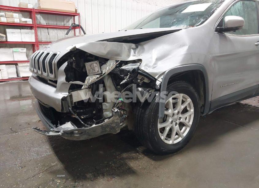 Photo 6 of 2016 Jeep Cherokee LATITUDE (VIN 1C4PJMCS7GW227726)