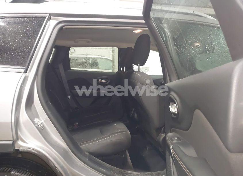 Photo 8 of 2016 Jeep Cherokee LATITUDE (VIN 1C4PJMCS7GW227726)