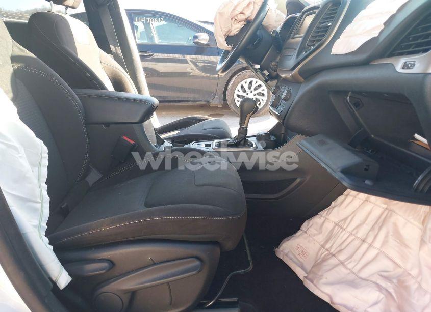 Photo 5 of 2016 Jeep Cherokee LATITUDE (VIN 1C4PJMCS7GW239908)