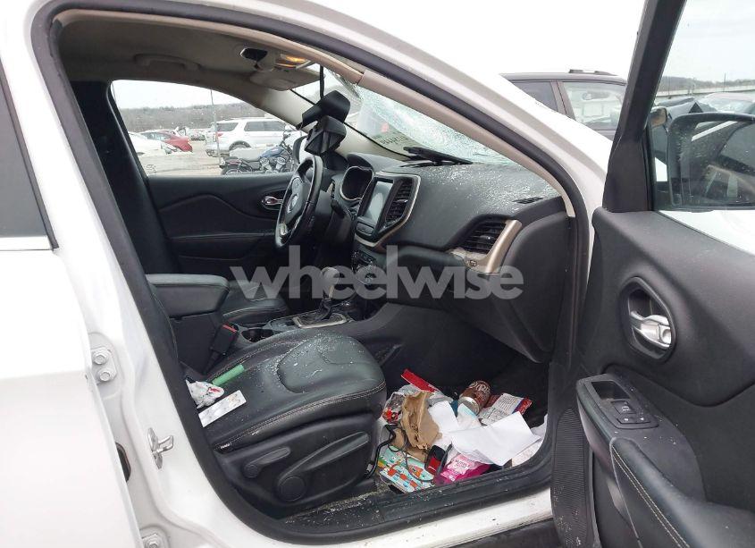 Photo 5 of 2016 Jeep Cherokee LATITUDE (VIN 1C4PJMCS7GW246230)