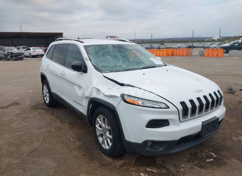 Photo 6 of 2016 Jeep Cherokee LATITUDE (VIN 1C4PJMCS7GW246230)