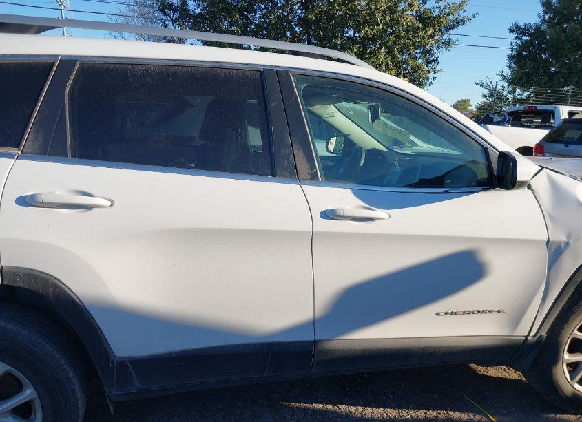 Photo 13 of 2016 Jeep Cherokee LATITUDE (VIN 1C4PJMCS7GW279518)