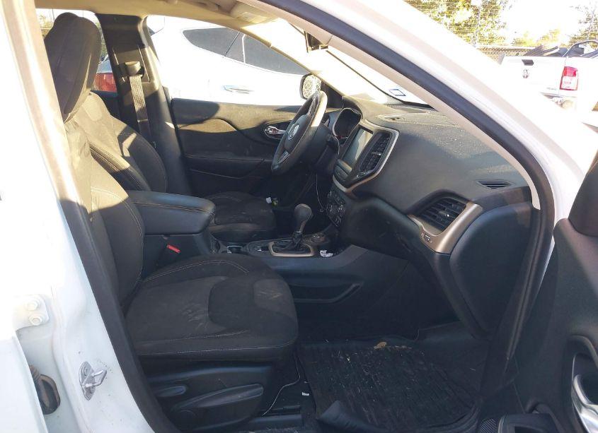 Photo 5 of 2016 Jeep Cherokee LATITUDE (VIN 1C4PJMCS7GW279518)