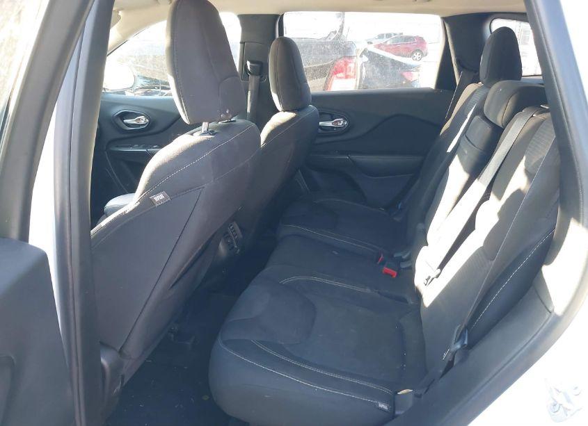 Photo 8 of 2016 Jeep Cherokee LATITUDE (VIN 1C4PJMCS7GW279518)