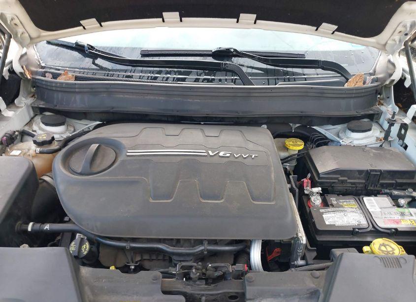 Photo 10 of 2016 Jeep Cherokee LATITUDE (VIN 1C4PJMCS7GW310945)