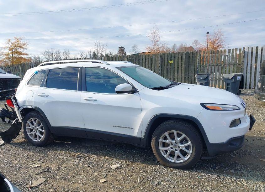 Photo 13 of 2016 Jeep Cherokee LATITUDE (VIN 1C4PJMCS7GW310945)