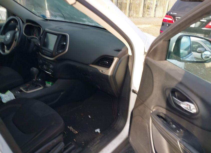 Photo 5 of 2016 Jeep Cherokee LATITUDE (VIN 1C4PJMCS7GW310945)