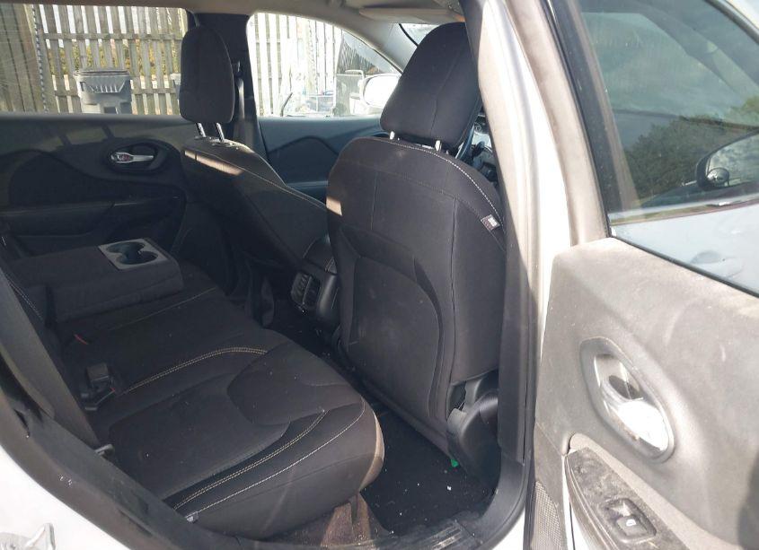 Photo 8 of 2016 Jeep Cherokee LATITUDE (VIN 1C4PJMCS7GW310945)