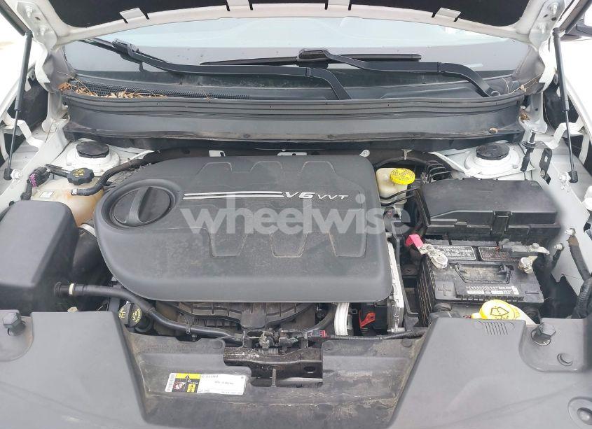 Photo 10 of 2016 Jeep Cherokee LATITUDE (VIN 1C4PJMCS7GW326398)