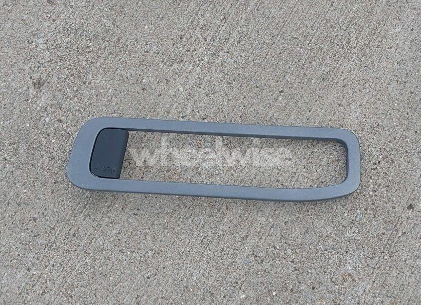 Photo 12 of 2016 Jeep Cherokee LATITUDE (VIN 1C4PJMCS7GW326398)