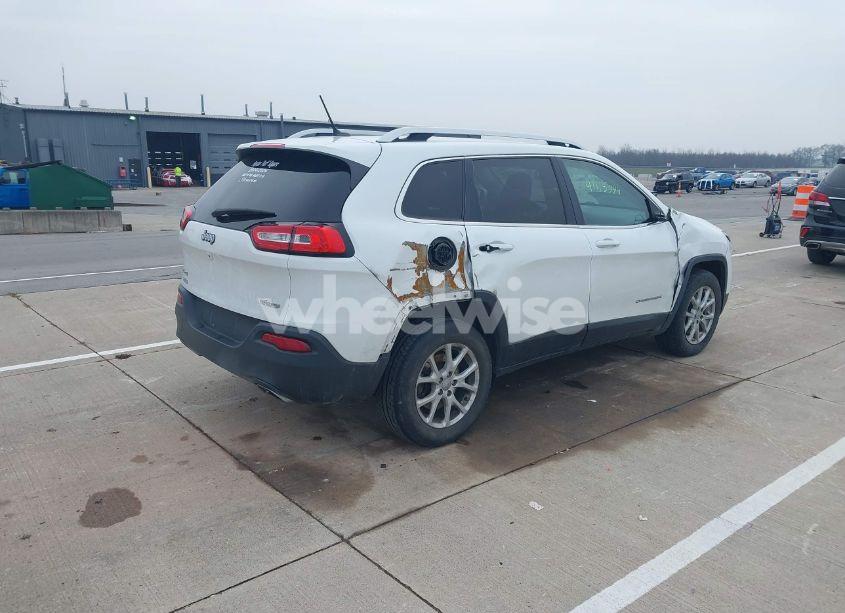 Photo 4 of 2016 Jeep Cherokee LATITUDE (VIN 1C4PJMCS7GW326398)