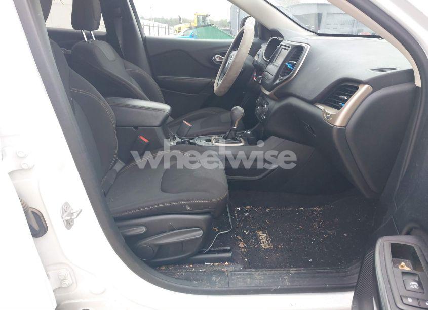 Photo 5 of 2016 Jeep Cherokee LATITUDE (VIN 1C4PJMCS7GW326398)