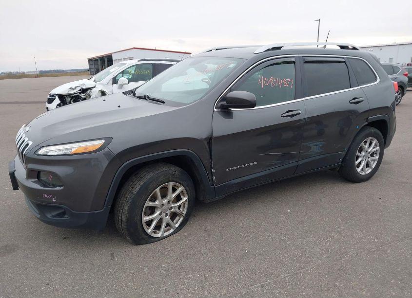 Photo 2 of 2017 Jeep Cherokee LATITUDE 4X4 (VIN 1C4PJMCS7HW525002)