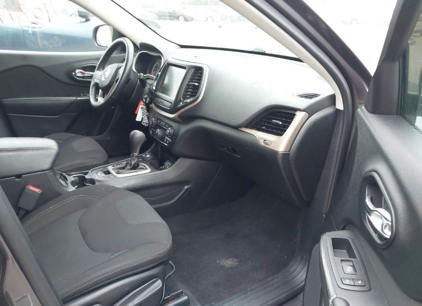 Photo 5 of 2017 Jeep Cherokee LATITUDE 4X4 (VIN 1C4PJMCS7HW525002)