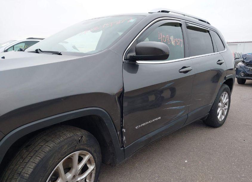 Photo 6 of 2017 Jeep Cherokee LATITUDE 4X4 (VIN 1C4PJMCS7HW525002)