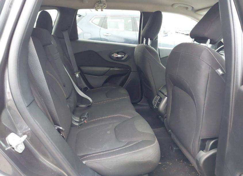 Photo 8 of 2017 Jeep Cherokee LATITUDE 4X4 (VIN 1C4PJMCS7HW525002)